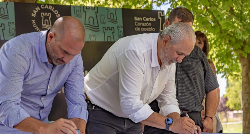SAN CARLOS: SE FIRMARON LAS ACTAS PARA COMENZAR LA OBRA "PARQUE DE LOS NI&Ntilde;OS