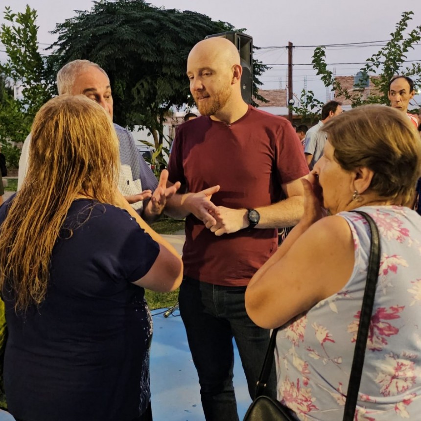 Allasino inaugur&oacute; la Plaza del Barrio Mutual YPF de Carrodilla   