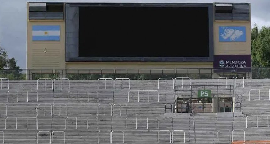 MENDOZA CORRUPTA, SOBREPRECIOS EN LA PANTALLA DEL ESTADIO &ldquo;MALVINAS ARGENTINAS&rdquo; PARA BORRAR LAS ISLAS DEL CARTEL ORIGINAL.