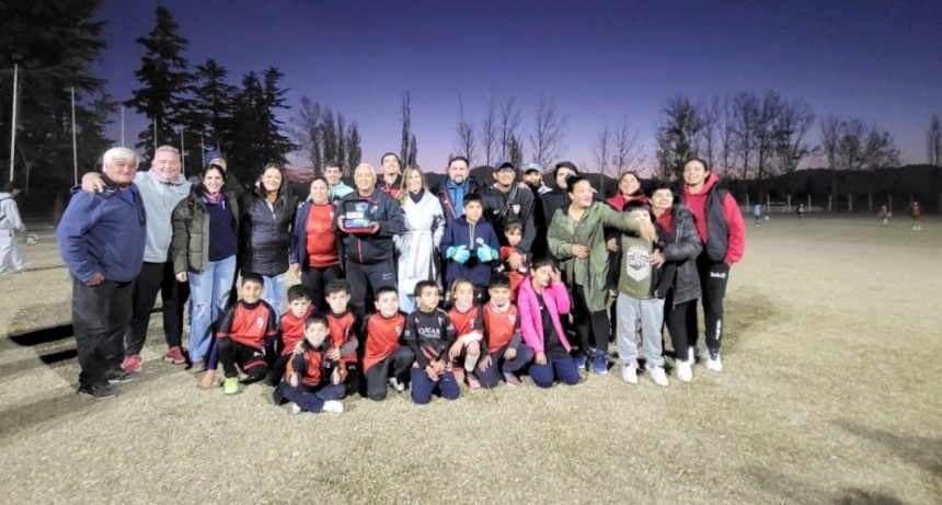 Luj&aacute;n de Cuyo y Aconcagua Energ&iacute;a donaron un desfibrilador al Club Sportivo Furlotti