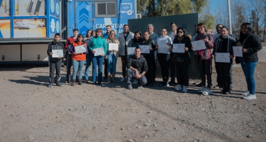 TUPUNGATO: EL AULA TALLER M&Oacute;VIL TIENE SUS PRIMEROS EGRESADOS DEL CURSO DE OPERADOR DE PC.