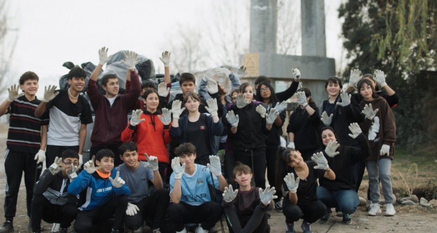 PLOGGING: JUVENTUDES DE TUPUNGATO COMBINARON CAMINATA Y RECOLECCI&Oacute;N DE RESIDUOS EN ESPACIOS P&Uacute;BLICOS CERCANOS A SUS ESCUELAS