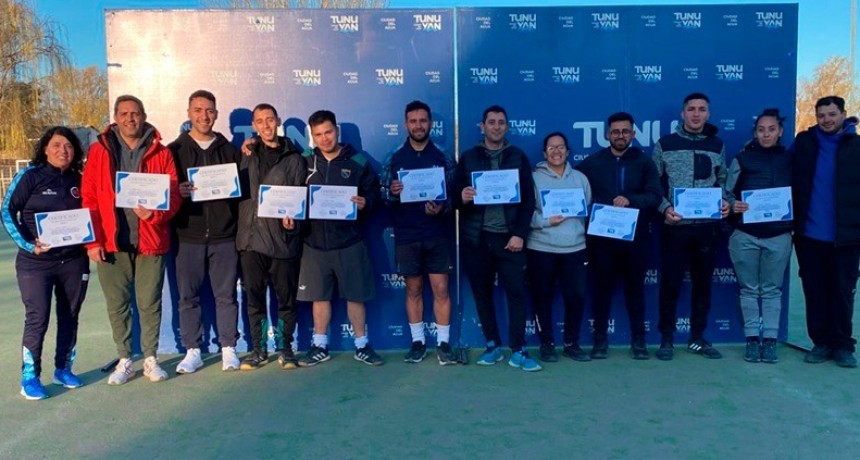 TUNUY&Aacute;N: La Liga Municipal de Hockey cerr&oacute; el torneo apertura con premiaciones y entrega de material deportivo