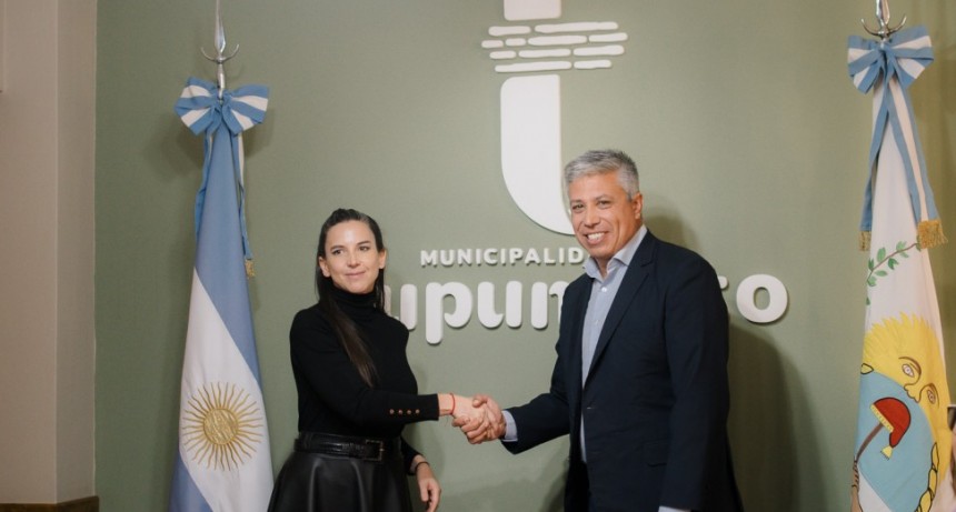 El Intendente Aguilera y la Ministra de Seguridad y Justicia de Mendoza firmaron un Convenio integral de cooperaci&oacute;n y presentaron nuevos m&oacute;viles para Tupungato