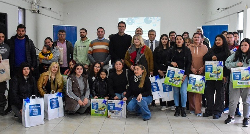 26 nuevos beneficiarios recibieron maquinarias y herramientas del programa municipal