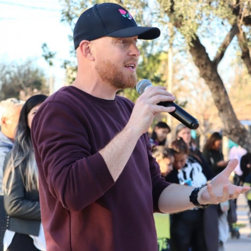 Allasino inaugur&oacute; la Plaza Las Tinajas de Vistalba.