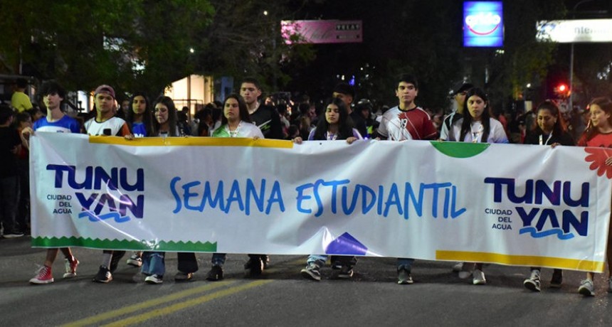 En medio de una multitud,Tunuy&aacute;n cerr&oacute; la semana estudiantil 2024.