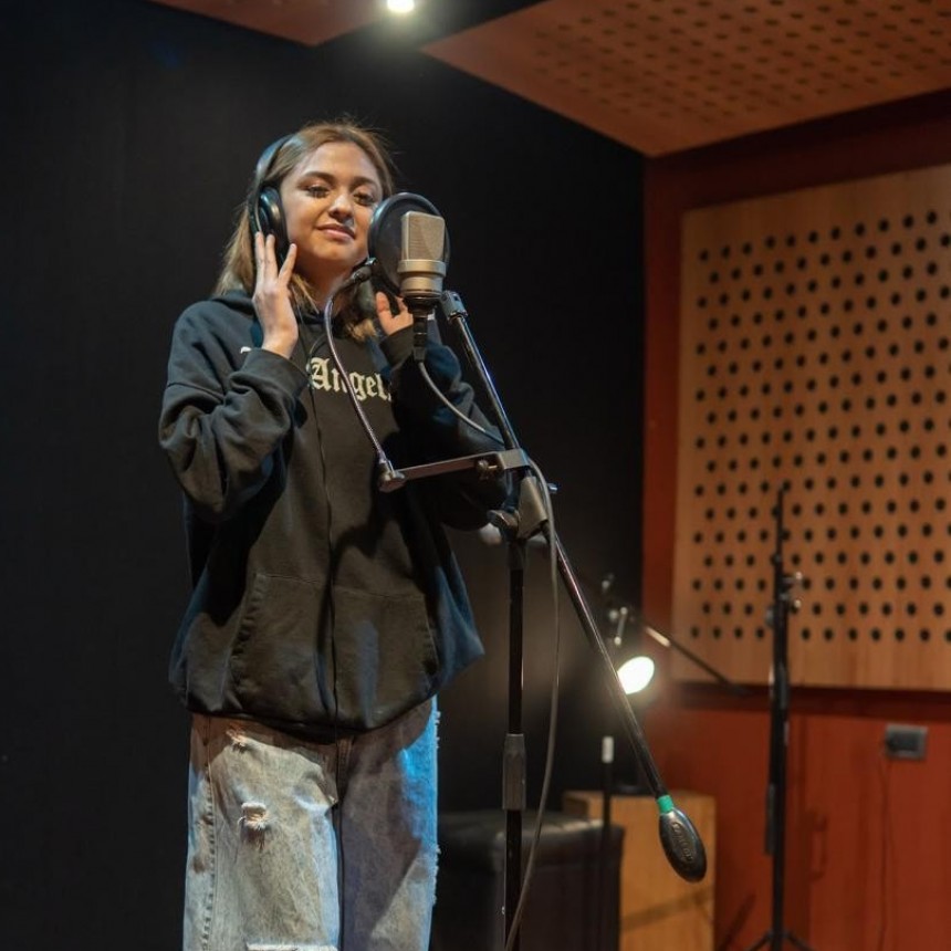 TIENE 16 A&Ntilde;OS Y UNA VOZ &Uacute;NICA, PRESENTAMOS A MELISA AGOSTINA BASTIAS.