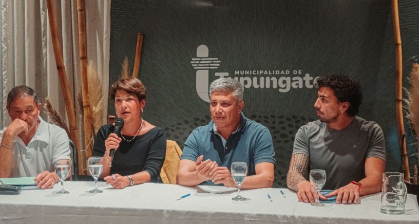 El Intendente Aguilera junto a la Fundaci&oacute;n Lucila Bombal oficializaron la entrega de subsidios econ&oacute;micos a las Escuelitas de F&uacute;tbol Infantil que integran la Liga Municipal Tupungato