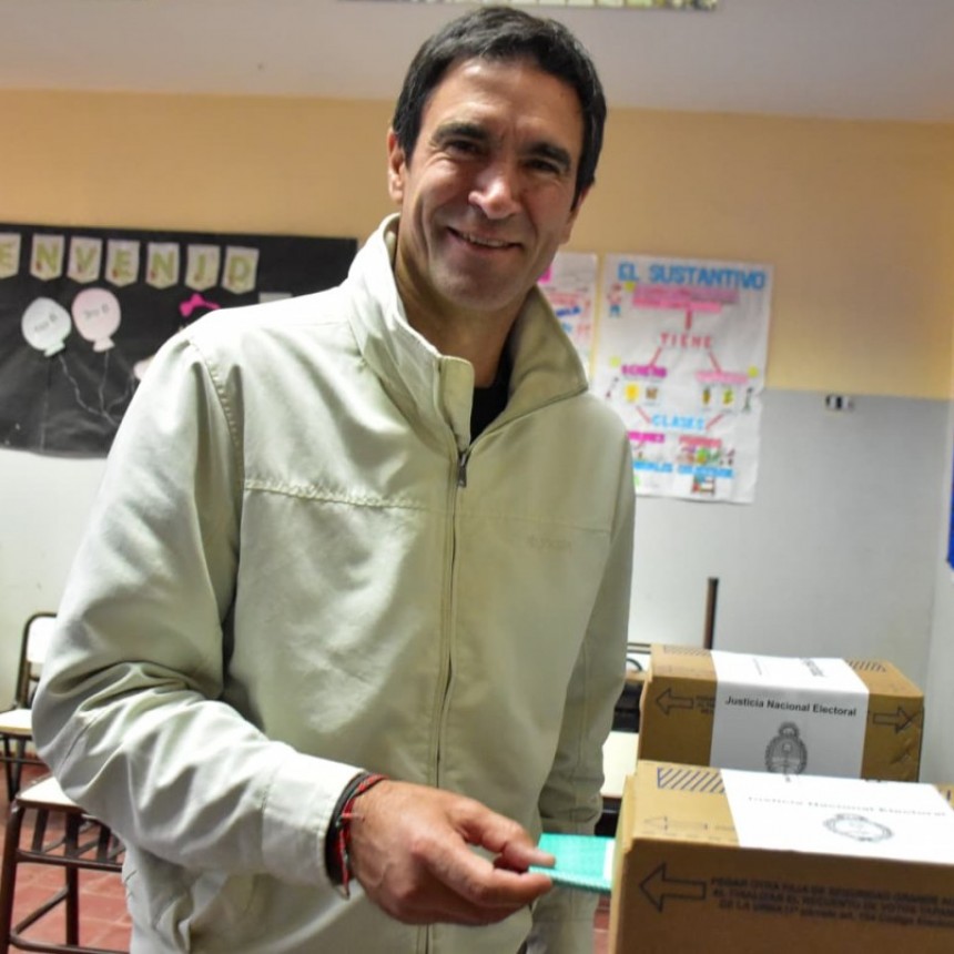 &ldquo;La pol&iacute;tica es hoy, cuidemos lo nuestro&rdquo;: Emir Andraos vot&oacute; en Tunuy&aacute;n y llam&oacute; a seguir transformando el departamento
