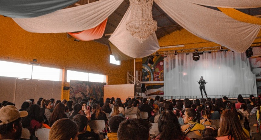 TUPUNGATO: MUESTRA ANUAL DE TALLERES MUNICIPALES .