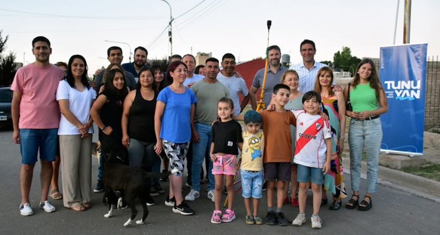 El Barrio Obreros Municipales 3 celebra la llegada del gas natural a sus hogares.
