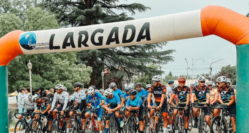M&aacute;s de 100 ciclistas participaron de la 16&ordf; Vuelta Ciclista de Tupungato 