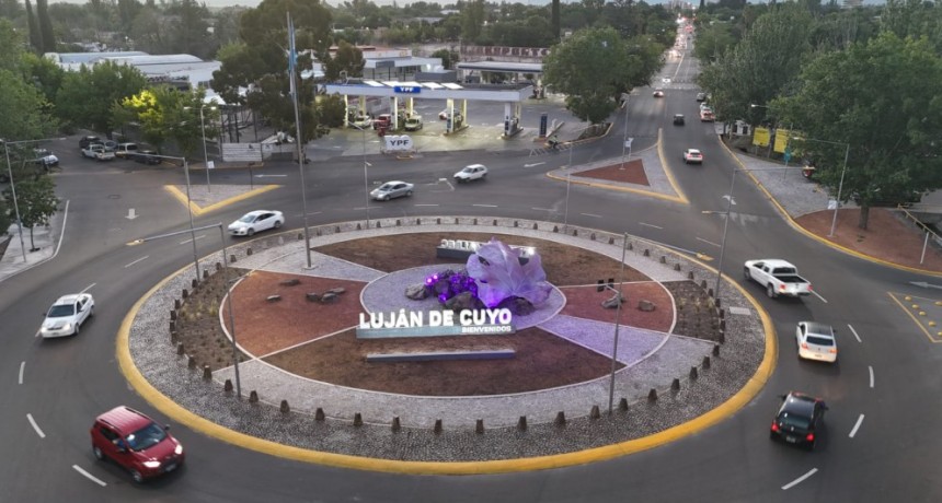 Allasino inaugur&oacute; la rotonda de Azcu&eacute;naga y Acceso Sur, y present&oacute; la nueva Terminal Express del departamento